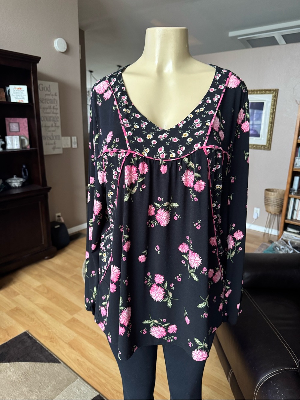Style & Co. black V-neck long sleeve floral tunic-size 1X